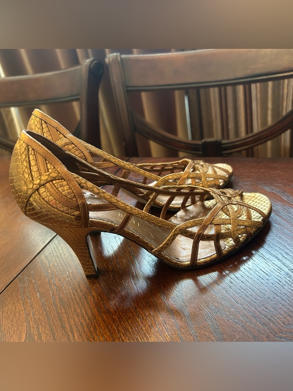 Gianni Bini metallic bronze and snakeskin-embossed strappy heel size 8